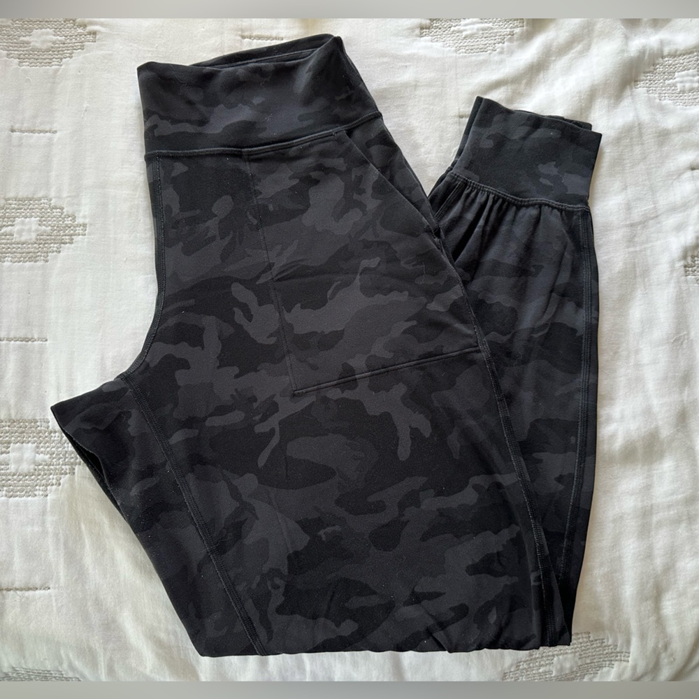 Lululemon Black Camouflage Joggers, sz10